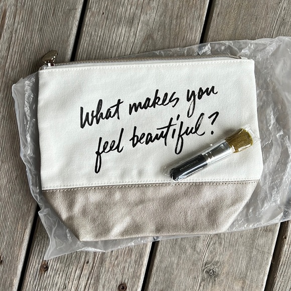 Bare Minerals Mini full flawless application brush and branded makeup bag - Picture 4 of 10